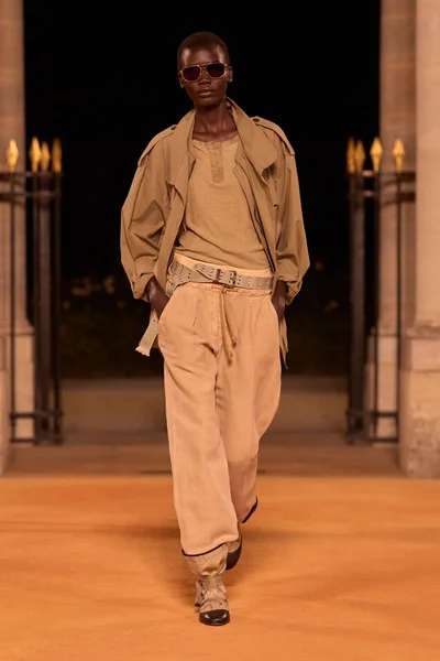 Look 32